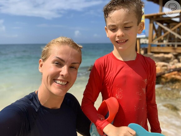 Ana Hickmann voltou de recente viagem em família por Curaçao, onde se divertiu com o filho, Alexandre, de 5 anos