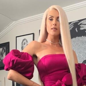 Ana Hickmann arrasou no look com peaças trendy para gravação de especial de fim de ano da Record TV