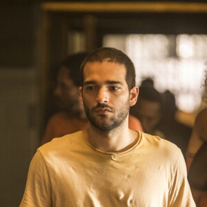 Sandro (Humberto Carrão) é o indicado para ser o filho abandonado de Vitória (Taís Araujo) na novela 'Amor de Mãe'