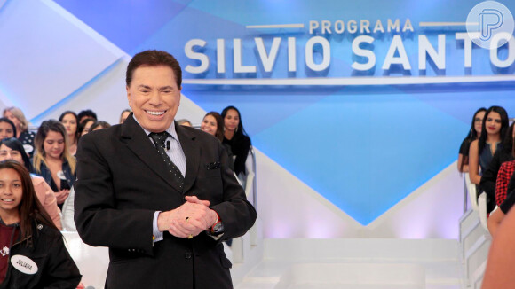 Silvio Santos reagiu com ironia após ser acusado de racismo com participante do seu programa. O apresentador entregou prêmio a uma candidata após o auditório escolher outra como a melhor