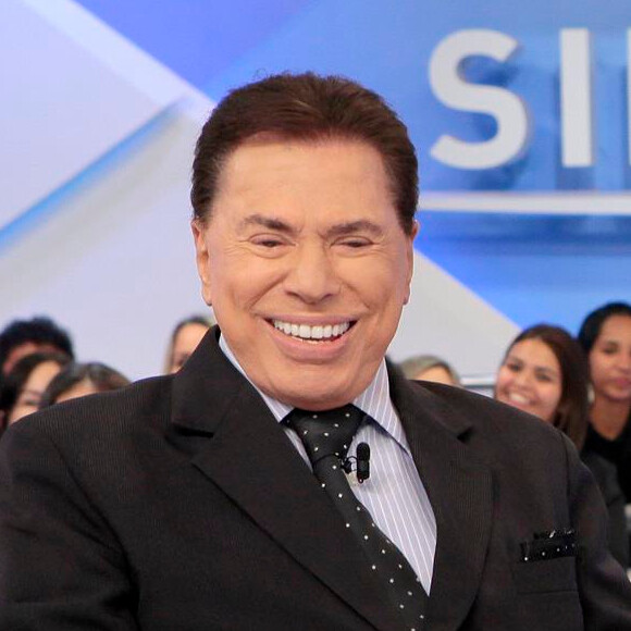 Silvio Santos reagiu com ironia após ser acusado de racismo com participante do seu programa. O apresentador entregou prêmio a uma candidata após o auditório escolher outra como a melhor