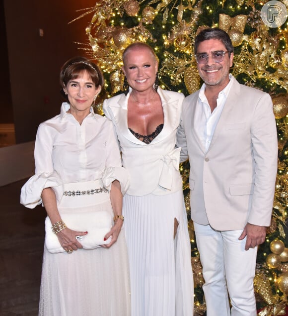 Xuxa teve a companhia do namorado, Junno Andrade, e se encontrou com a empresária Viviane Senna
