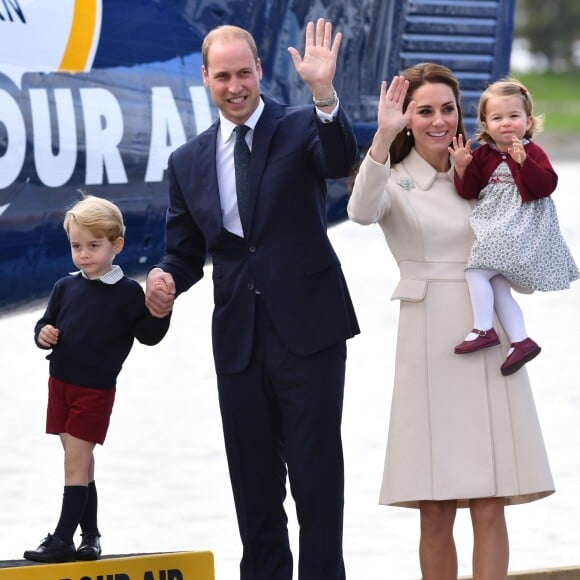 Kate Middleton, Príncipe William e filhos sorriem para foto em Cartão de Natal diferente publicado nesta quarta-feira, dia 18 de dezembro de 2019