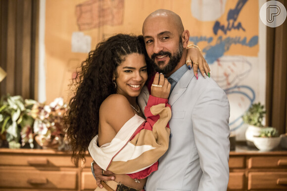 Bebê de Verena (Maria) e Álvaro (Irandhir Santos) nasce na novela 'Amor de Mãe'