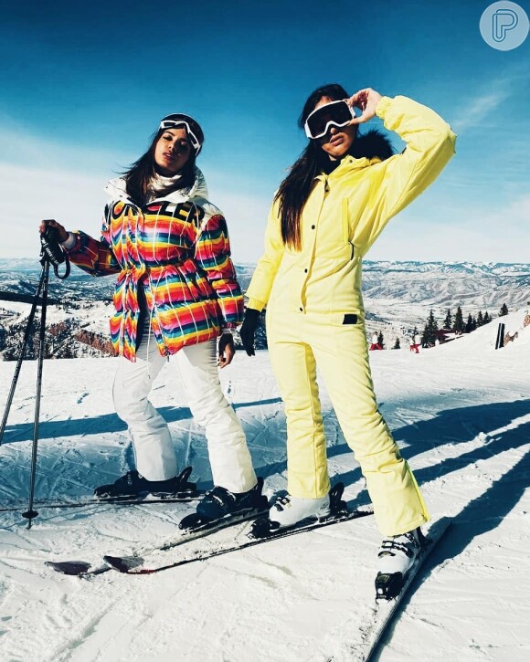 Anitta tem apostado em produções fashionistas até mesmo para a prática de esqui