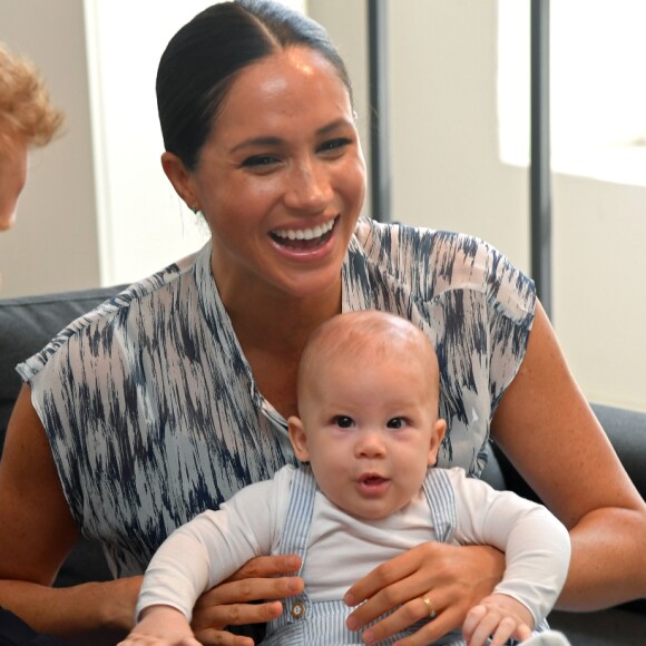 Archie, filho de Meghan Markle e Harry, também ficou de fora da foto da bisavó