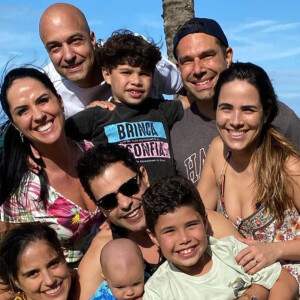 Zezé Di Camargo postou foto com a noiva, as filhas, os genros e os netos nesta quinta-feira, 26 de dezembro de 2019