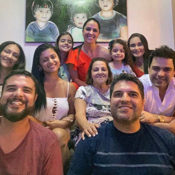 Zezé Di Camargo passou o Natal com a família em Goiânia (GO)