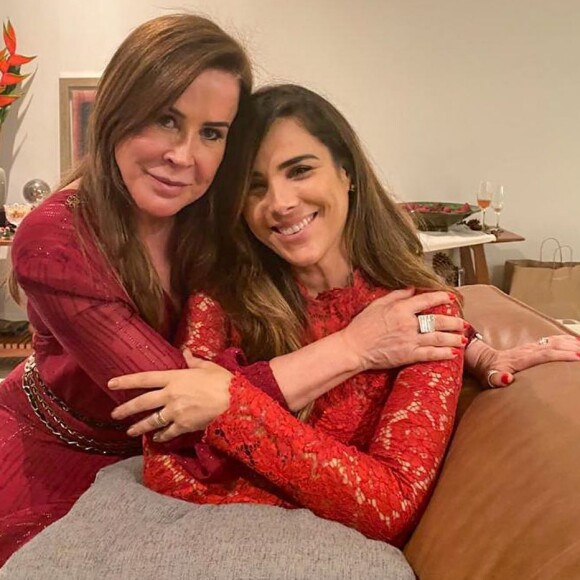 Zilu Godoi posou com a filha mais velha, Wanessa Camargo, no Natal