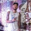 Neymar foi 'seguido' por loiras em festa na Bahia e virou meme nas redes sociais