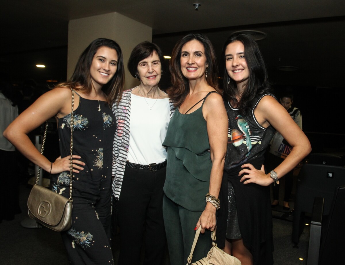 Foto Beatriz Bonemer filha de Fátima Bernardes mostrou bronzeado em foto Aproveitando o