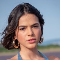 Bruna Marquezine posa de maiô para ensaio sensual e web vibra: 'Deusa'