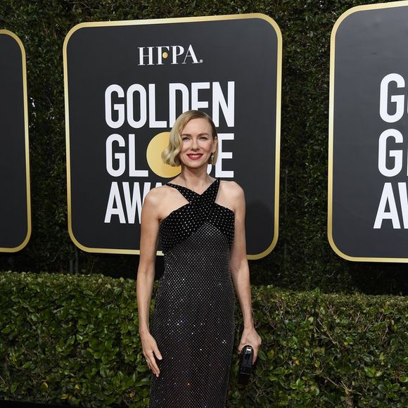 O poá também apareceu no detalhe do decote do vestido de Naomi Watts no "Globo de Ouro 2020"