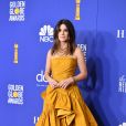 Sandra Bullock apostou na trend do amarelo em seu look do "Globo de Ouro 2020"