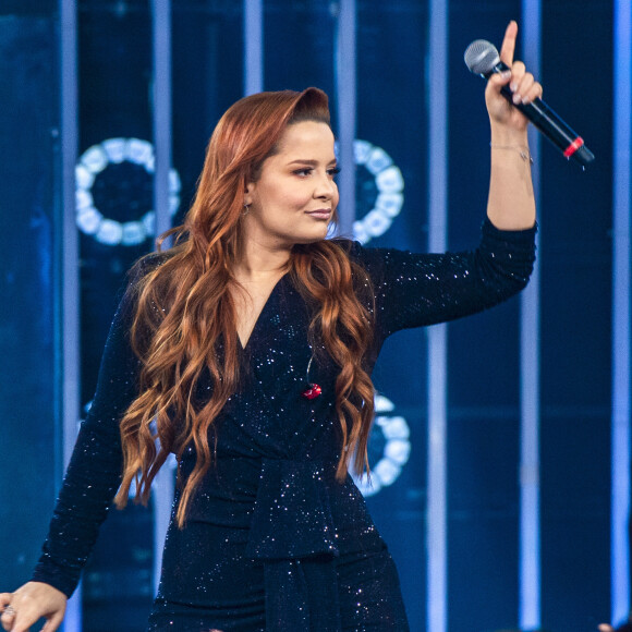 A cantora Maiara falou que tem planos de deixar os fios sem mega hair no futuro: 'Um dia, eu assumo'