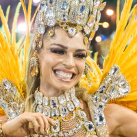 Final de 'Bom Sucesso': Silvana avança em Paloma e a deixa seminua no carnaval