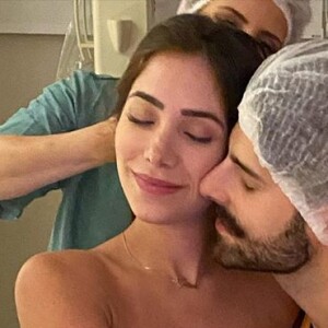 Romana Novais e Alok fazem foto em hospital antes do nascimento do filho, Ravi, nesta sexta-feira, dia 10 de janeiro de 2020