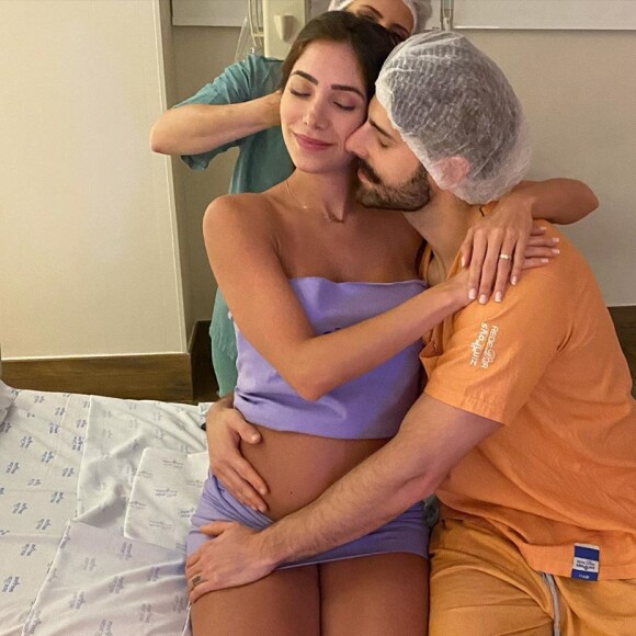 Romana Novais e Alok fazem foto em hospital antes do nascimento do filho, Ravi, nesta sexta-feira, dia 10 de janeiro de 2020