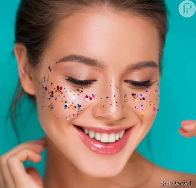 Maquiagem para o Carnaval: 10 inspirações de makes com brilho para você arrasar nos blocos!