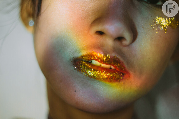 Glitter no batom: o efeito é superglam e iluminado para o Carnaval