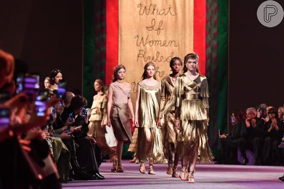 Tendência de moda Dior: o metalizado e os tons de dourado apareceram com força no desfile da grife