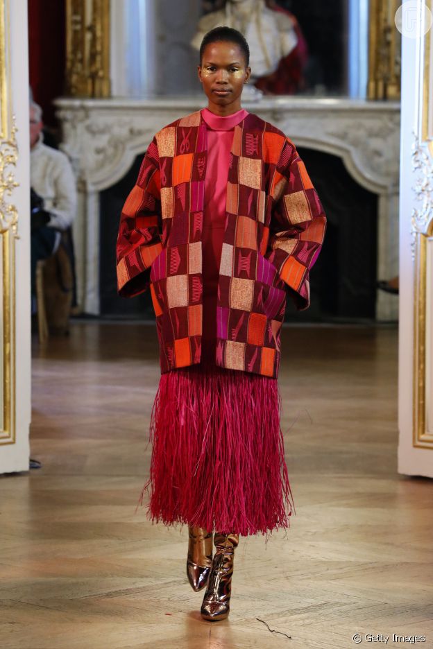 Moda Paris: franjas e patchwork bombaram no desfile da Imane Ayissi Paris Fashion Week