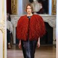 Moda Paris: vermelho na roupa e na maquiagem bombou no desfile da Imane Ayissi Paris Fashion Week