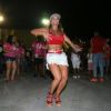 Viviane Araujo deixou pernas definidas à mostra em ensaio de Carnaval