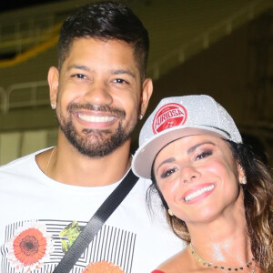 Viviane Araujo recebeu namorado, Guilherme Militão, em ensaio do Salgueiro nesta sexta-feira, 31 de janeiro de 2020
