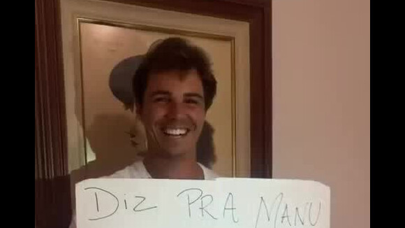 Namorado de Manu Gavassi aceita pedido da atriz e leva cartaz à Casa de Vidro do 'BBB20'