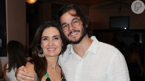 Fátima Bernardes e Túlio Gadêlha vivem um namoro à distância, já que ela mora no Rio e ele, em Recife