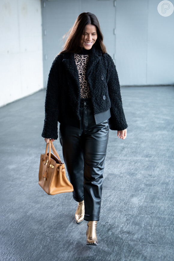 Moda do street style: botas com textura de animal print e glam são trend nos looks de Madri