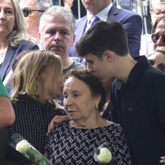 Mãe de Gugu afirmou mágoa com Rose Miriam, companheira do apresentador e mãe dos seus três filhos: 'Nunca vou perdoar a Rose por ter mentido para mim'