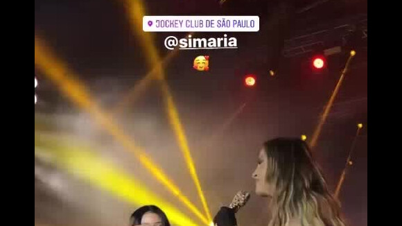 Claudia Leitte e Simaria juntas em show em SP