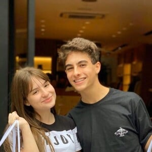 Sophia Valverde e o namorado, Lucas Burgatti, não comemoraram 6 meses juntos por conta do clima em SP