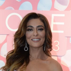 Juliana Paes passou bastão de rainha de bateria da Grande Rio para Paolla Oliveira