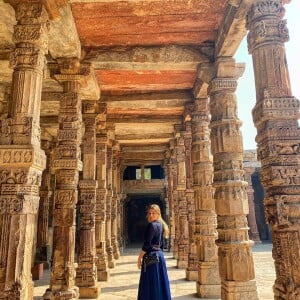 Grazi Massafera faz foto em monumento da Índia