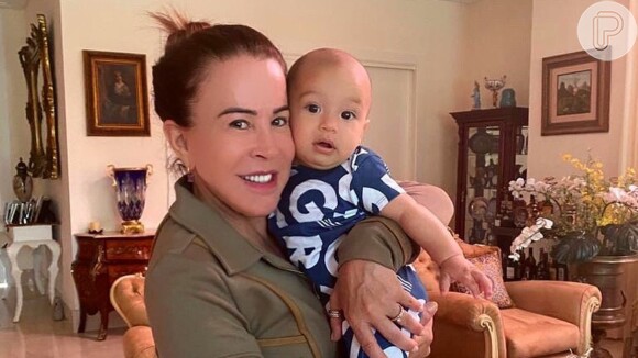 Camilla Camargo teve ajuda da mãe, Zilu Camargo, para ficar com filho, Joaquim, neste sábado, 15 de fevereiro de 2020