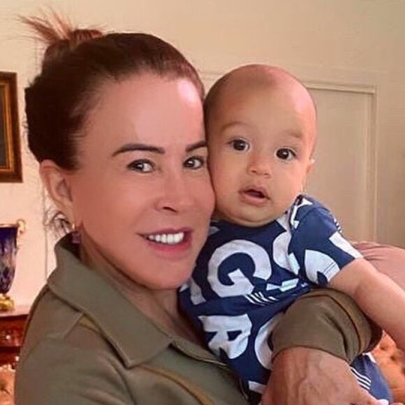 Camilla Camargo teve ajuda da mãe, Zilu Camargo, para ficar com filho, Joaquim, neste sábado, 15 de fevereiro de 2020
