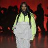 Moda empoderada: Naomi surpreendeu ao iniciar o desfile da Tommy no London Fashion Week