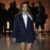 Moda empoderada: Alessandra Ambrosio destacou a importância da união feminina no desfile da Tommy no London Fashion Week