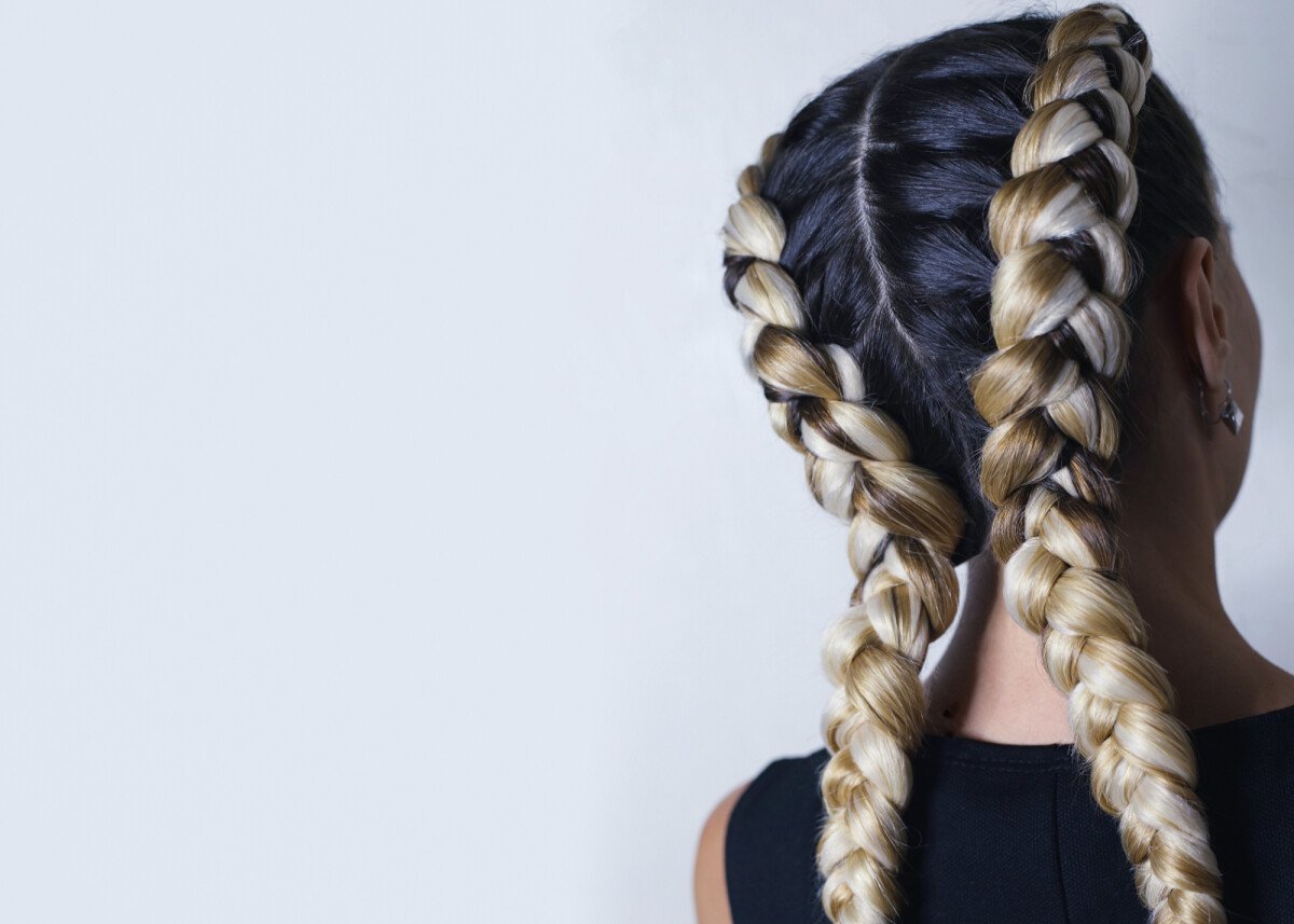 Foto: A trança boxeadora, conhecida como boxer braid, é fashion e fica  lindo nos cabelos cacheados - Purepeople