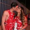 Suzanna Freitas deu um beijo no namorado, Gabriel Simões
