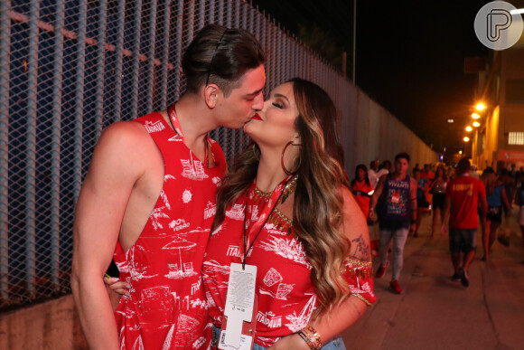 Suzanna Freitas deu um beijo no namorado, Gabriel Simões