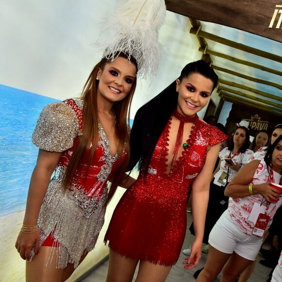 Maiara, da dupla com Maraisa, exibiu corpo em forma em vestido vermelho justo