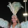 Ivete Sangalo apostou em um look brilhante, decotado e com plumas para seu último dia de Bloco Coruja nesta segunda-feira de carnaval, 24 de fevereiro de 2020