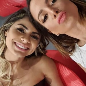 Anitta elogia desfile de Lexa na Unidos da Tijuca e defende a cantora após tombo: 'Levantou ágil e elegante'. (25 de fevereiro de 2020)