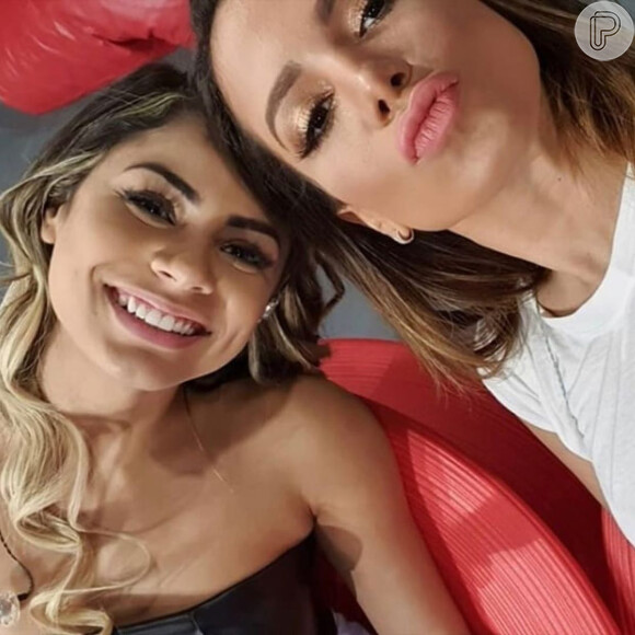 Anitta elogia desfile de Lexa na Unidos da Tijuca e defende a cantora após tombo: 'Levantou ágil e elegante'. (25 de fevereiro de 2020)