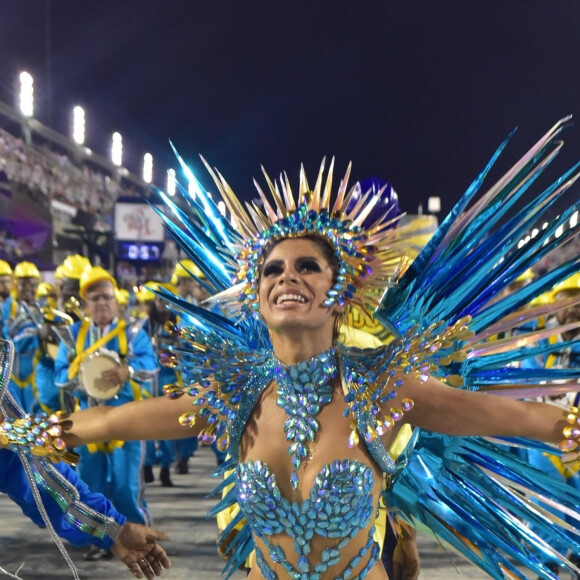 Lexa esbanjou simpatia e boa forma no carnaval carioca.