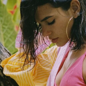 Bruna Marquezine faz vídeo no banho em campanha com modelos internacionais. Veja!